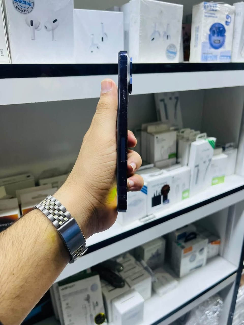 السلام عليكم 📱 ايفون 14 بروماكس
ذاكره 256
بطاريه 77 بلادي 
نموذج mدبل شريحه الجهاز خطين
مستبدل فقط شاشه احسن نوعيه باقي الجهاز 
بلادي كله شغال مكفول من العطل اي شي بي 
يرجع نت ✅اتصال✅صوت✅كامرات✅سيمكارت1و2
فيس ايدي ✅كله شغال وعضمان سعر 525 بي 
مجال لشراي مكاني بغداد مدينه الصدر *********** متواجد وتساب 24 ساعه
