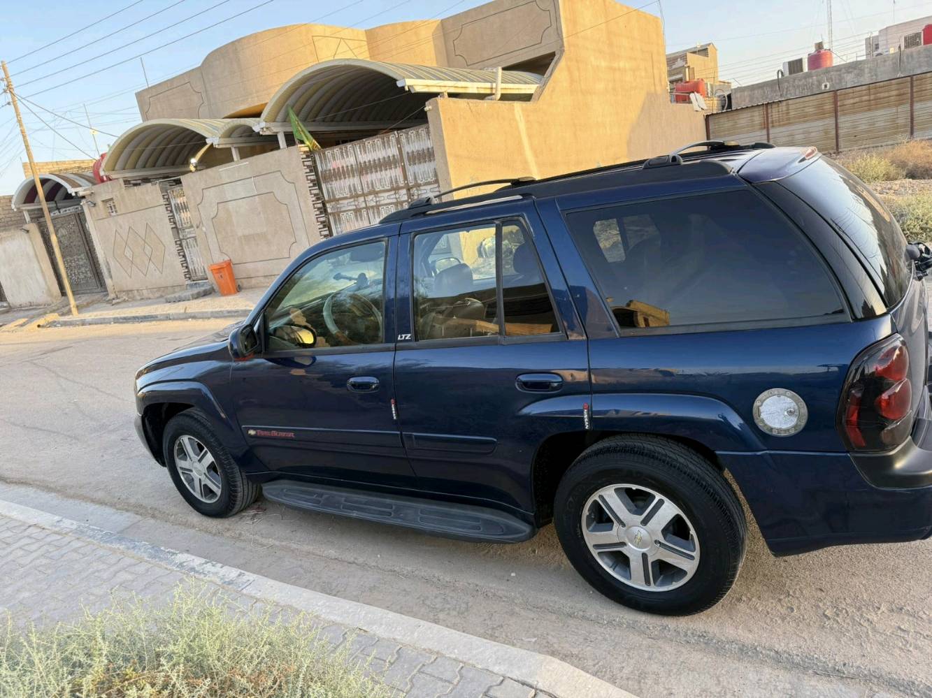 سيارة بلايزر LTZ اعلى فئة بالبلايزر موديل 2002 السيارة كلين تايتل مكفولة كفالة عامة عدا طخة بسيطة بالباب الخلف شخط 
كهربائيات كله شغالة السيارة على وضع الشركة كلشي بيها بلاد مانقصها شي بس التبريد وكف وماعرف شنو السبب لان ما اريد اخذها لمصلح