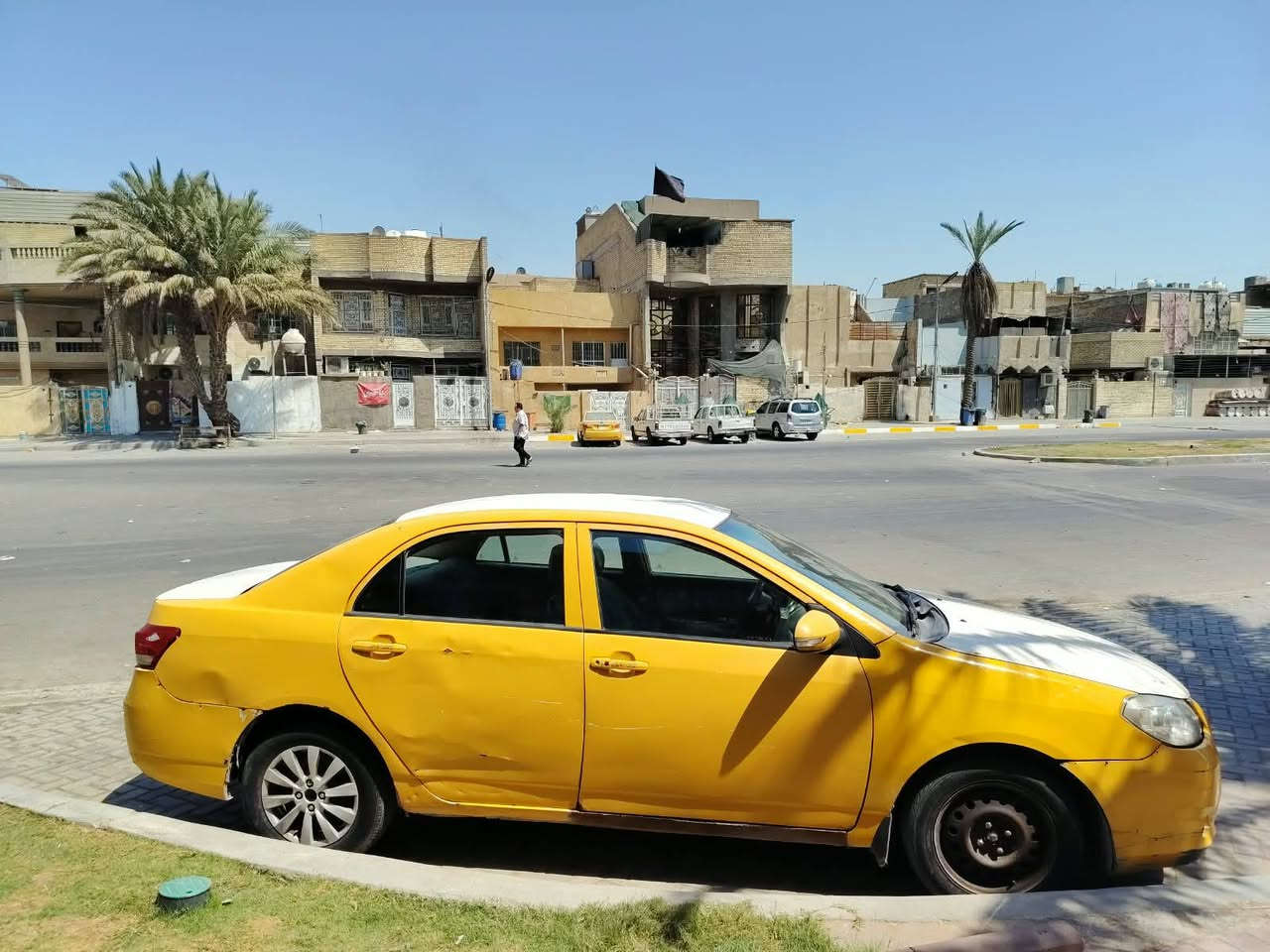 بيوادي جي ثري ابلاديه ماعدا صبغ بابتين جهة اليسرى محرك وكير جديد كورلا  السعر. 35بيه مجال قليل علي الهيئه والغرامات. ه***********بغداد
