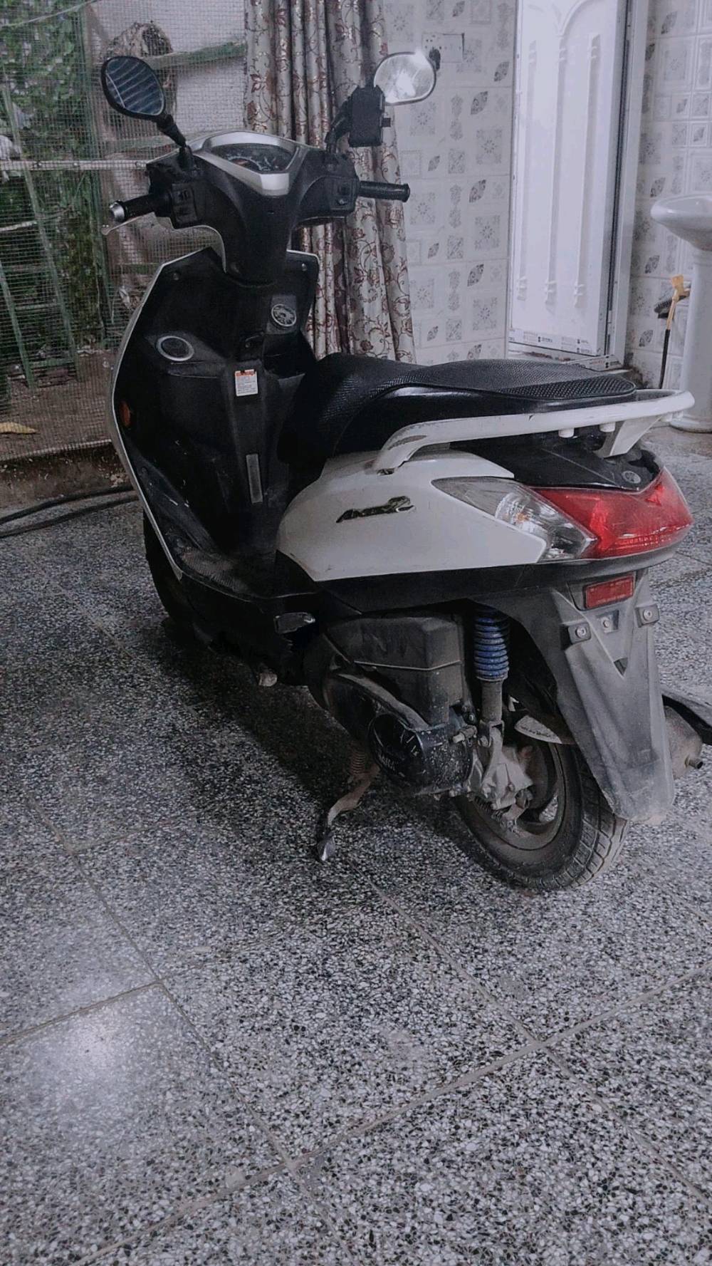 دراجه اكزز مديل 2024 ما مفتوحه مكفوله دراجه بحاله جيده معروضه ب 850 و بيهة مجال العنوان بغداد للتواصل واتساب رقم:  ***********
شلون اسم الموديل بالضبط؟ وهل هي ياماها أكزس/أيروكس وكم سعة المكينة (125 لو غيرها)؟: 
اسم اكزز الموديل 2024 
شكد ممشّاها تقريباً؟ وهل بيها أي صيانة قريبة أو تبديل لازم ينذكر؟: 
ما بيهة اي صيانه و ممشاها 120 
الأوراق كاملة لو متوفرة؟ مثل السنوية/الباجات/الفاتورة، وبيها نقل ملكية لو لا؟: 
ما بيهة
وين مكان الدراجة بالضبط داخل بغداد؟ وممكن تجربة وفحص قبل الشراء؟: 
المكان داخل بغداد و تريد تعال و عل فحص 
السعر 850 شنو يشمل بالضبط، وبي مجال بسيط بالمراوسة لو ثابت؟: 
السعر بي مجال 