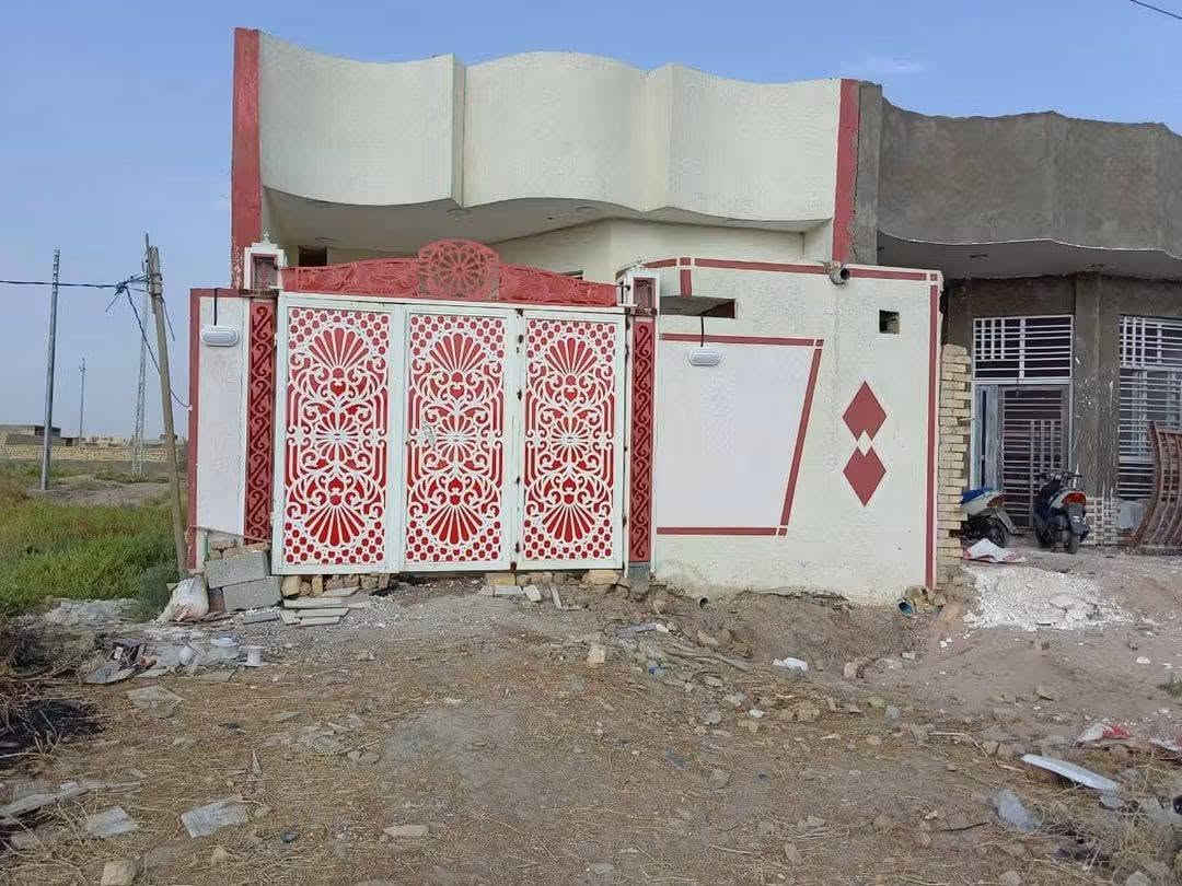 بسم الله الرحمن الرحيم
للبيع للبيع للبيع
بيت ركن مقابيل الحديقة 
في الحقل الرابع 
بناء جديد صب كونكريت درجة أولى 
مساحتة 125 م رقمه 2473
سعره 60 مليون حاضر واداورلك طابو بأسمك 
للأستفسار أكثر الأتصال على الرقم 
***********
