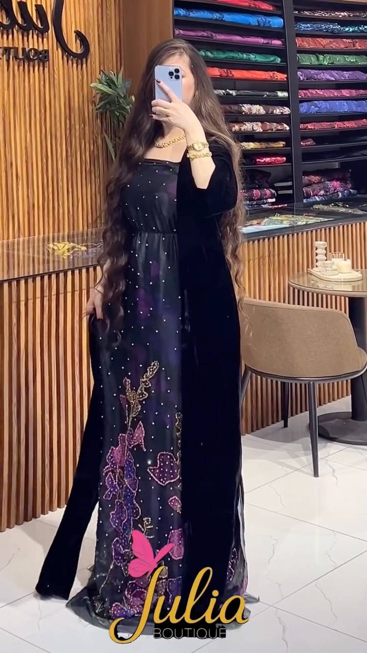 #kurdistan🇹🇯️ #

نص مكتوب في الصور:
- Julia BOUTIQUE