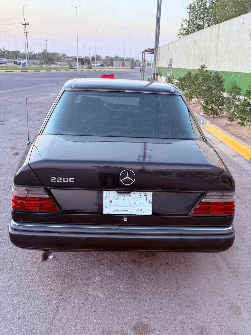 ‏سلام عليكم 
سياره مار سيدس دب موديل 85 محدثه 95 
‏سيارة معمرة مصبوغ صبغ جمالية 
محرك كير اثنين ونص بطه 
حداديه نظيفة تخم تاير
 تبريد شغال سيارة تخبل 
رقم بغداد السنوية منتهية 
كشنات جلد دشبول نظيف الغرفة تخبل
 سياره تخبل نصبتها حلوة
 سعرها 53 وبيها مجال 
اللي ما يشتري لا يكسر بالحلال
‏العنوان البصرة الدير ناحية النشوة
‏الرقم *********** 
‏الرجاء أنا مكلف بالنشر
