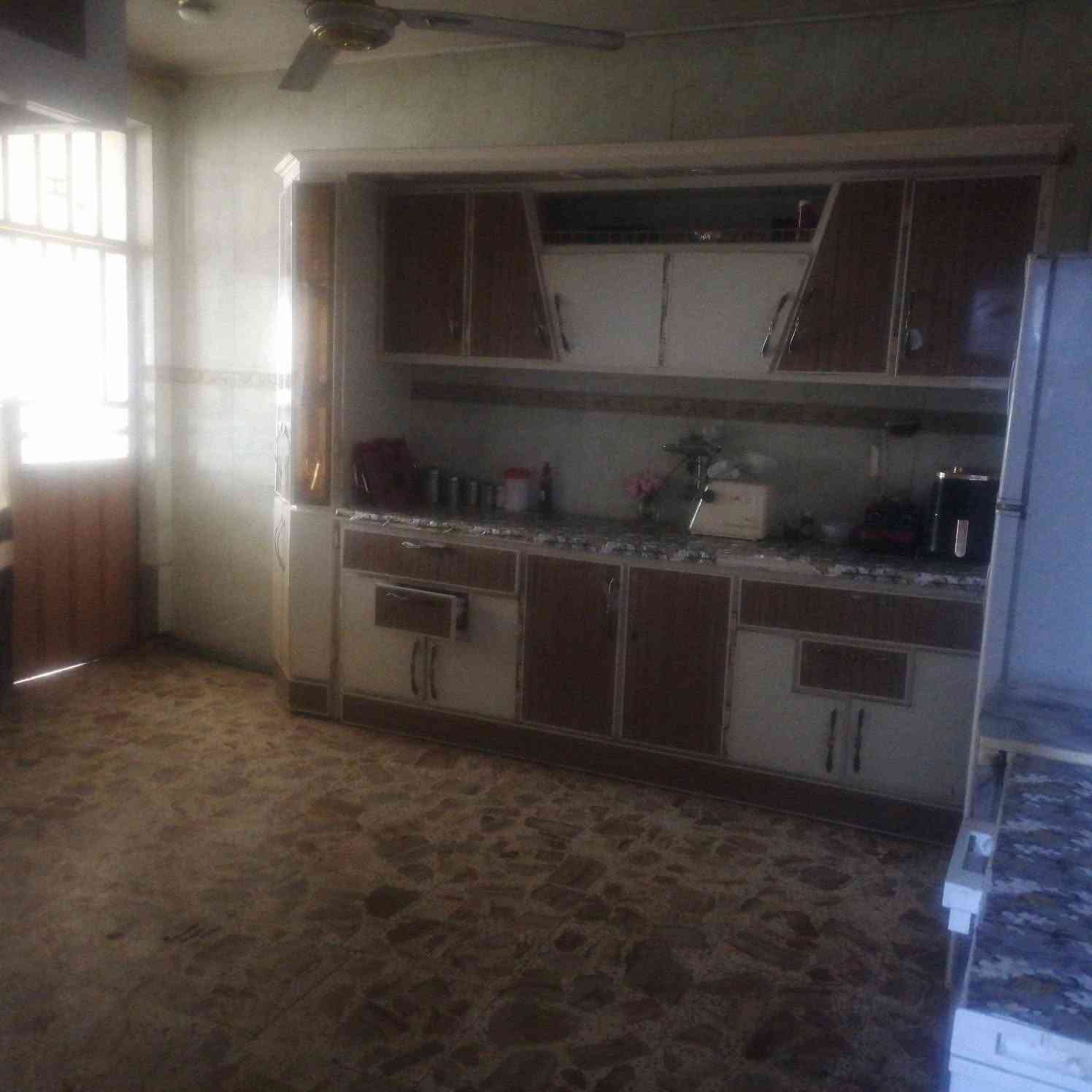 بيت بالجمعية  بالنجف الاشرف للبيع ب٣١٠ مليون مع التساهل للجاد مساحة٢٤٠ متر وبطابقين يحوي الأول استقبال ٧ في ٤ وغرفة ٦في٤ وأخرى ٥ في ٤ وكوريدور ١٠ في ٣٤٠ ومطبخ ٤ في ٥ والطابق الثاني غرفة ٥في ٤ َوكوريدور ٣ في ٢ مع خدمات صحية داخليه وخارجيه وحديقة ٨ في ٣..ممكن مراوس ببيت الاميرات الثاني ٢٥٠ متر.. الاتصال على الرقم ***********
