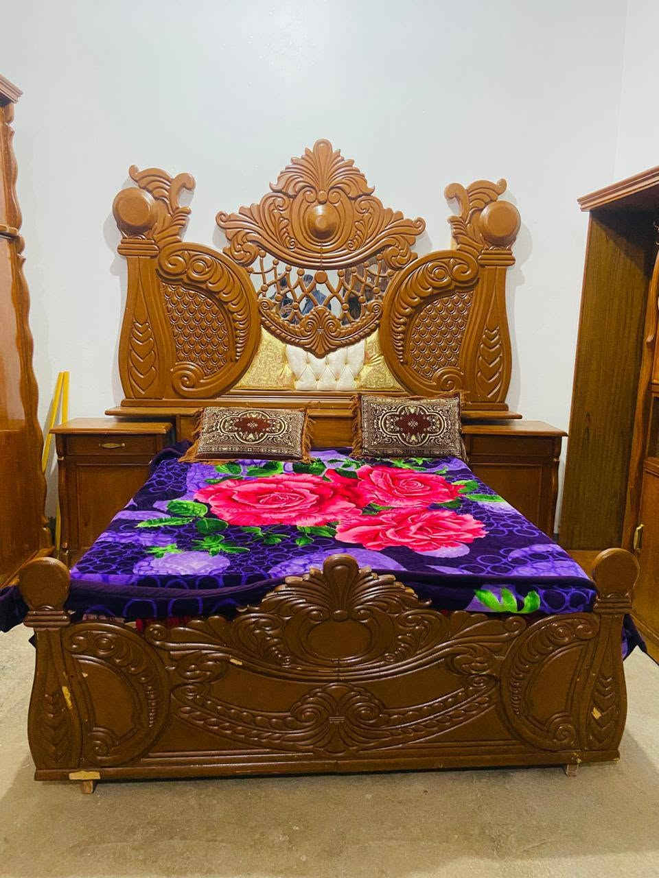 غرفه توج 5 قطع حطاطه  خشب عراقي الصاج داخل و خارج 5 ملم
استخدام قليل
 بسعر مناسب 
950الف وبيها مجال 
الرمانه البوعبيد الحويجه 
نقل وشد مجاني ‪***********
