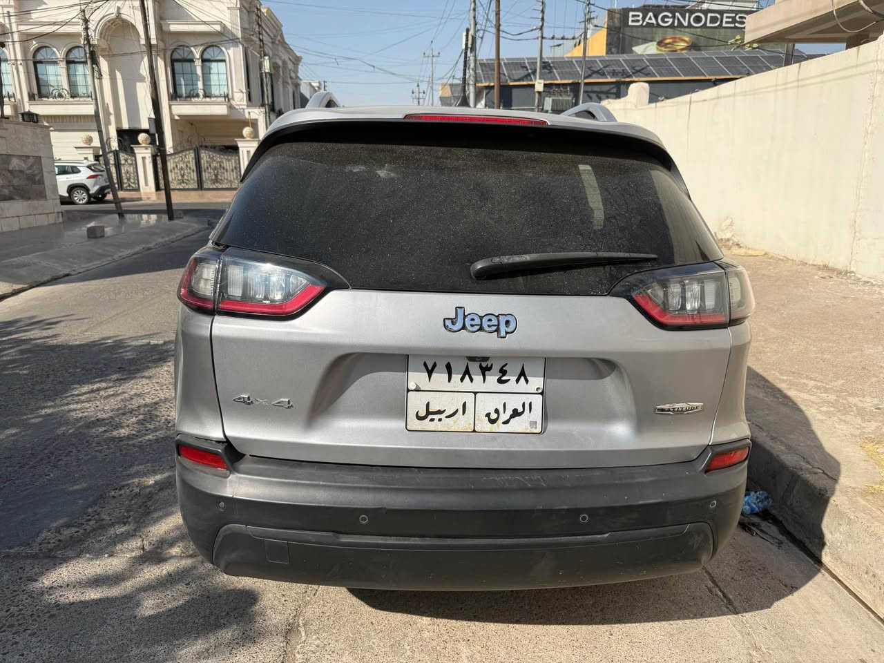 سێ پارچەی هەیە پارچەکان لای سەیاقن
١.جامرخی پێشەوە
٢.جەمرخی دواوە
٣. بۆنیتی کەمێک
ژوورە وەی نەکرتووە پەڕەشووتی هیچ نەتەقی وە ڤوول مواسەڤاتە بەس سلایت نیە دەبڵ ئەکسڵە 
مایل ڕۆشتووە
ژمارەی مۆبایل : *********** أربيل, العراق
