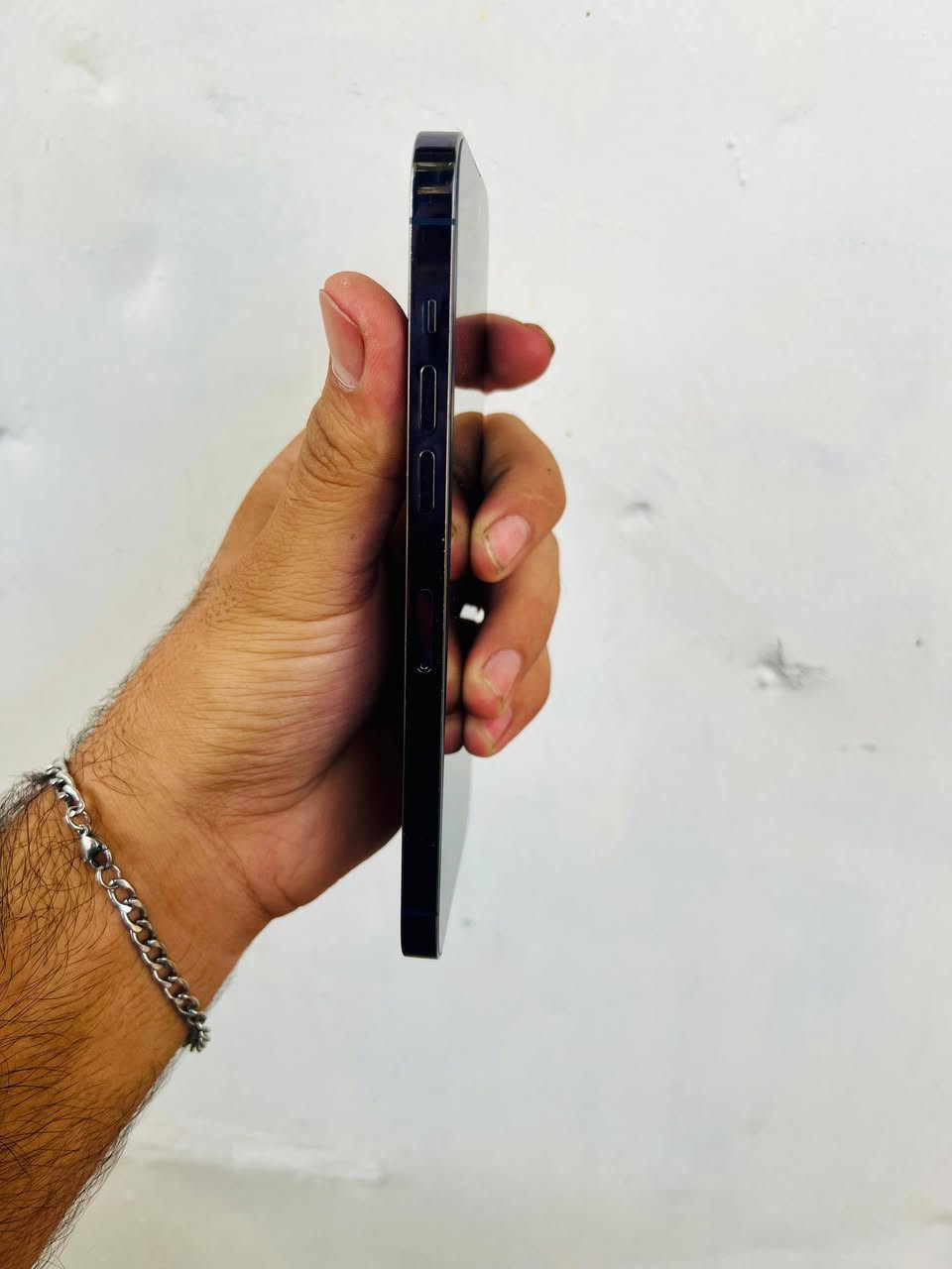 ايفون 14 برو ماكس عربي شرق اوسط ذاكره 256 بطاريه اصليه مستبدل وشاشه تفصيخ اصلي جهاز نضيف جداً كله شغال فيس ايدي كلشي شغال ما بيه اي نقص ابد 
سعر 575 نضافت جهاز كدام العين مكان بغداد زعفرانيه
***********
