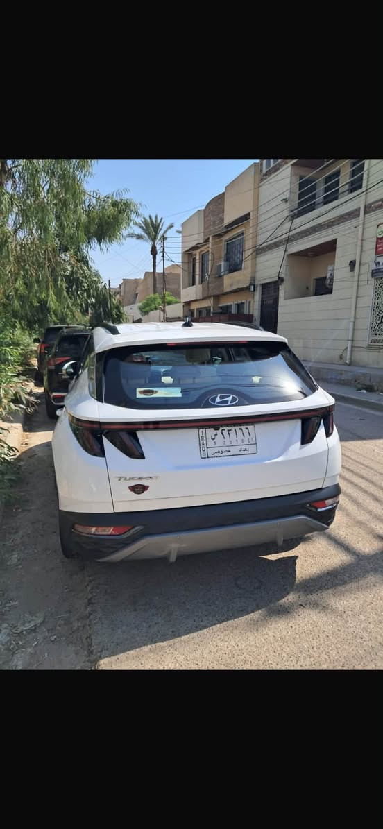 السلام عليكم مكلف بلنشر توسان  خليجي فول ماعدى بانورما سياره حلوه وجاهزه لحبايه بيه ملاحضتين بسيطات بارد كلش بسيط بلجنطه خلفيه وبارد جوه قبق بانزين ماشيه 141 السعر 188  مكاني بغداد غزاليه لاستفسار اتصلو علرقم وميقصر وياكم ***********
