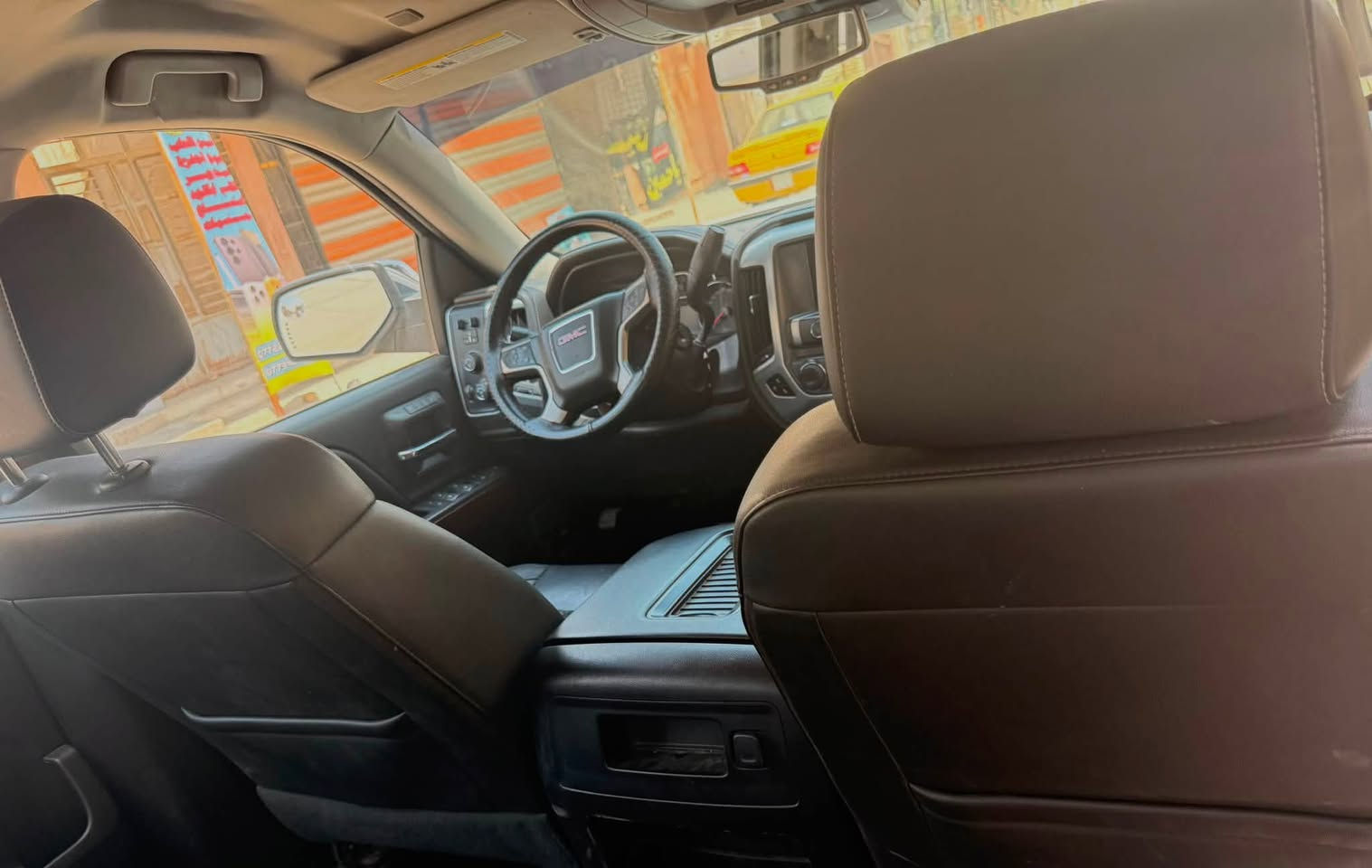 GMC sierra 2018
جي إم سييرا ابيض رقم بغداد ماشيه 99 
حادثها الجاملغ والاطار الايمن 

‎: نوع المحرك (محرك 8 أسطوانات سعة 5.3 لتر).

3GTU2NEC9JG442137

السيارة نظيفة وجاهزة سنوية بأسمي تحويل ثاني يوم ،رقم جديد انكليزي
السعر $ 207 
☎️ ***********
