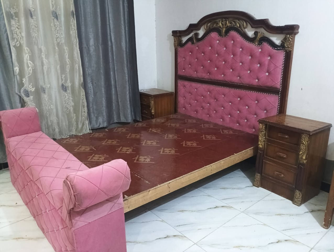 غرفه تسكام عراقي للبيع  السعر عل خاص
