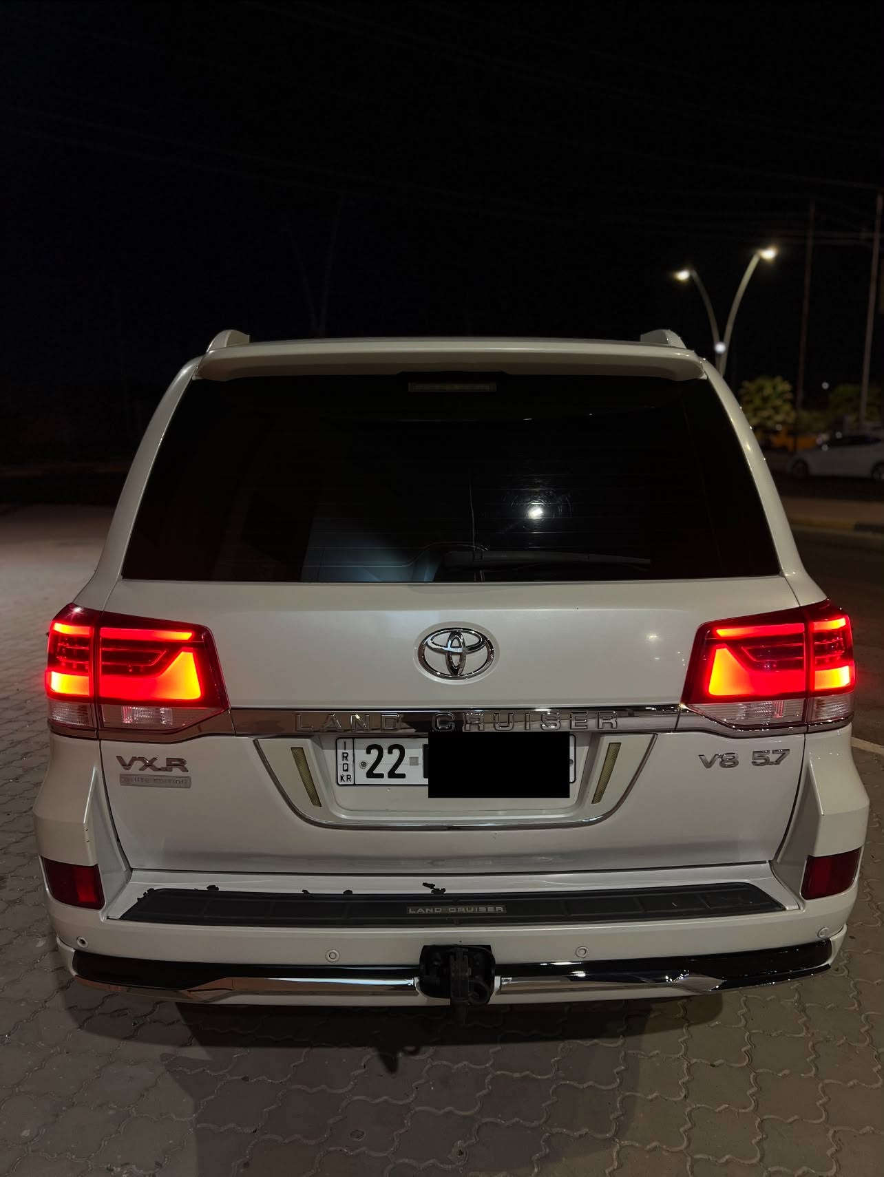 البيع لاندكروز 2017 VXR5.7 كفالة عامة ترهم مراوس 

    مقاعد جلد
* مقاعد أمامية كهربائية
* ذاكرة للمقعد في بعض المواصفات
* تبريد وتسخين المقاعد
* ثلاجة داخلية
* مكيف أوتوماتيكي/تحكم بالمناخ
* شاشة ونظام ملاحة
* Bluetooth
* USB
* نظام صوتي فاخر
* شاشات ترفيه خلفية في بعض النسخ
* مثبت سرعة
* تشغيل بصمة/زر
* تحكم بالمقود
* * رادار أمامي Dynamic Radar Cruise Control
* نظام ما قبل التصادم PCS
* تنبيه مغادرة المسار LDA
* مراقبة النقطة العمياء BSM/BSD
* تنبيه حركة المرور الخلفية * ABS
لاستفسار/***********
مكان سيارة البصرة
