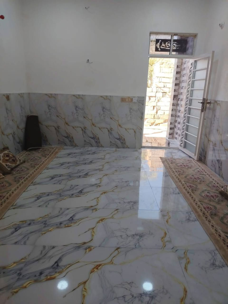 دار البيع 
مساحه300 بي 3غرف و2صاله وتخاريج ومطبخ واستقبال 
الرضويه الثانيه 
لل استفسار ***********
