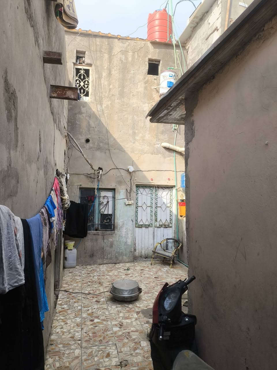 ١٠٠م • سند ٢٥ • طابق ونص