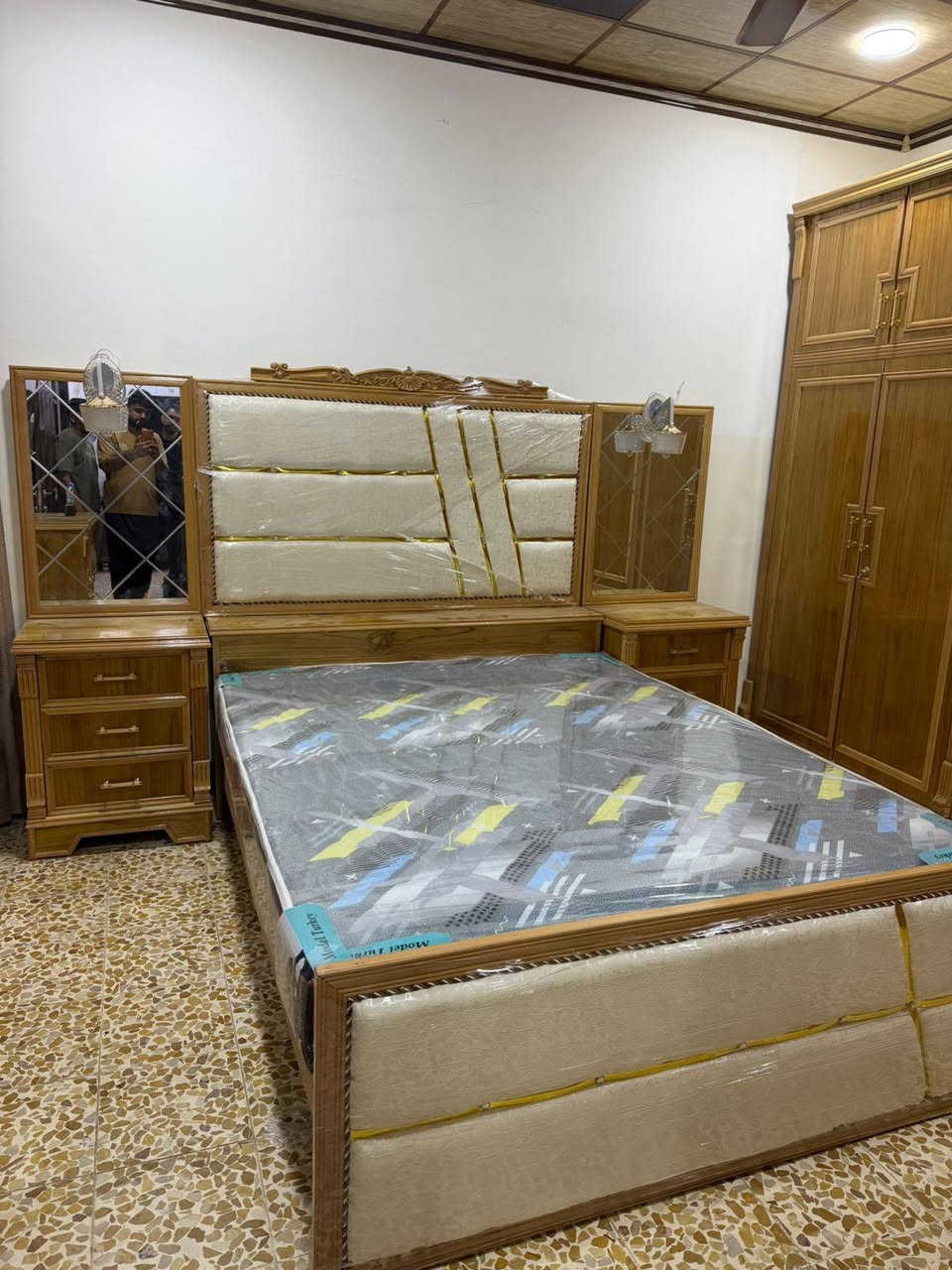 للبيع • بالتقسيط • غرفه اخشاب