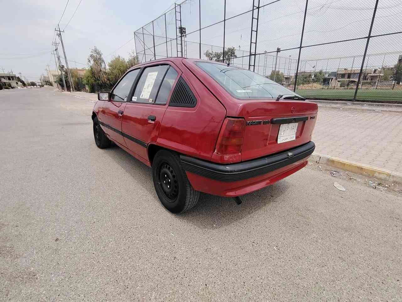 سيارة اوبل كاديت موديل ١٩٩١ حجم ١٦ محرك ما بيه عيب سياره نظيفة كهربائيات كلها شغال سنوية منتهي من ٢١ وبطاقة بنزين موجود سعر ٢٠ ورقة بيها مجال بسيط ***********
