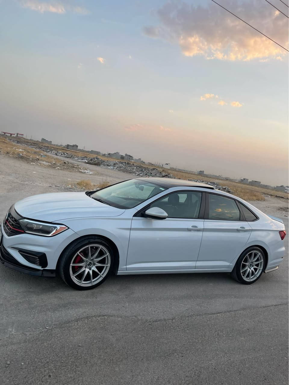 VW jeta 2019
سەیارەکی زۆر جوانو بەرچاوە  2پارچەی ئەمریکای هەیە بۆنیتو چاملغ و چاملغەکی دواوەش لەسەر پەڵەیەک بۆیاغ کراوەتەوە بۆ جوانی یانی ٣ پارچە بێ ئێرباگ بێ ژۆری دو سێ جێشی پی دی ئاڕە گێر مەکینە بە شەرت  ویلی  oz لەسەرە
شوتەو سیستەم گزۆزی مارکەی کۆڕسای لەسەرە سەوتەکی زۆر خۆشی هەیە کامل کرایتە gli
مەسروفەکی چاکی لێ کرایە نرخی١٣٥ مەجال ڕەقەمی خاوەنی *********** أربيل, العراق
