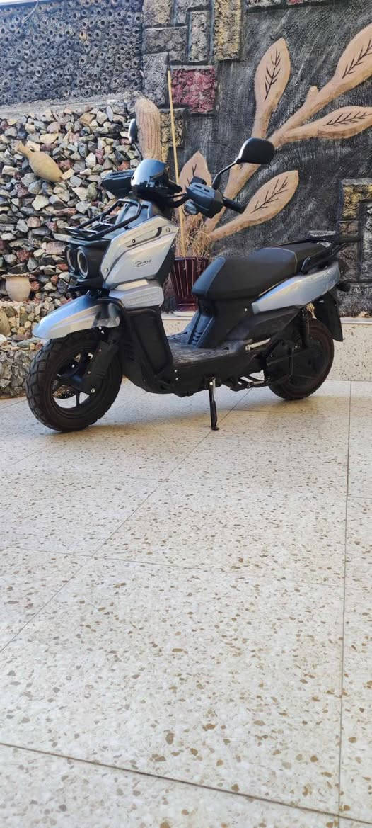 دراجه شحن اباتشي موديل 2024 كامل المواصفات
مزوده بكافه التقنيات الحديثة ملف حقيقي 2000 واط.
سرعه 90 حقيقيه
اضوية زنون + .
فيدراليات اساسيه
هيدروليك ديسك بريك امامي خلفي
شاحن تايب سي مع جهاز الم بي ثري 
جهاز تشغيل عن بعد
ست بطاريات حجم كبير :
90 كيلو متر بالشحن الواحده
90 كيلو متر سرعة
شاشة ايباد لتحديد العطل 
بلاستيك ضد الكسر
مكان كركوك رقم الهاتف *********** فايبر +واتساب
