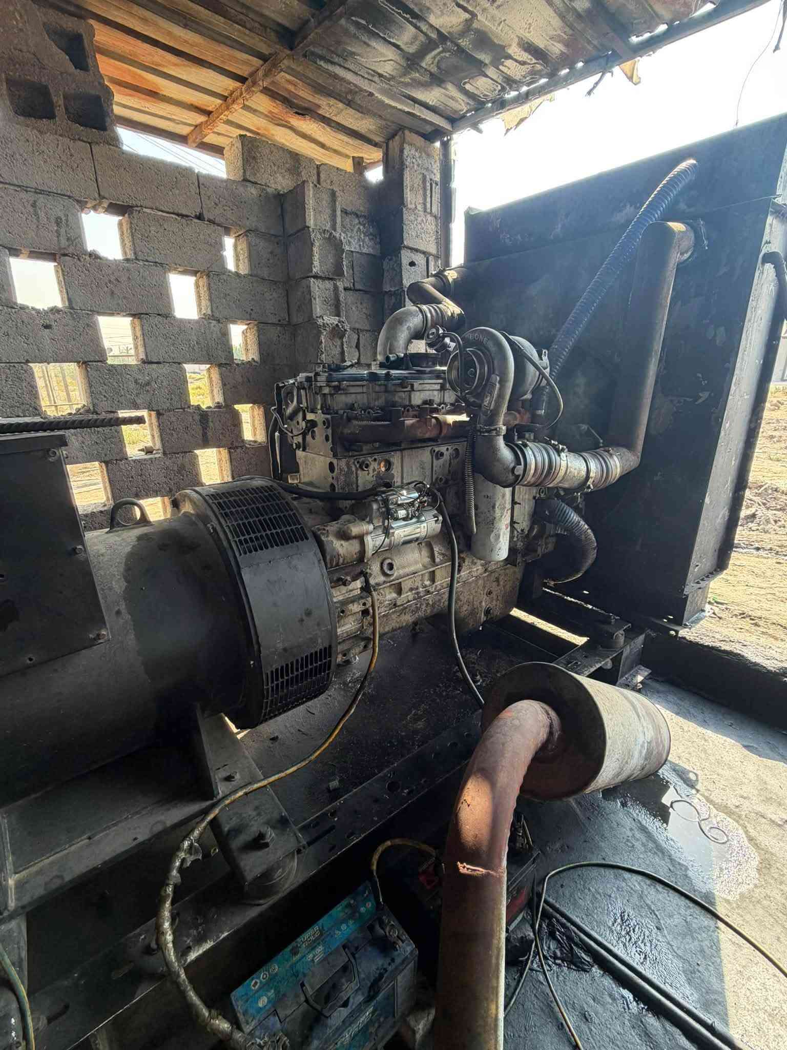 للبيع كمنز 24/114 كور جديد بم ونزولات جدد راس توليد جديد 250 kv شاصي عالي
راديتر تعبان والانتركلر تعبان 
طلع عندي بيها طبطبة جوه والفيتر يكول بيها بيرن ف اريد ابيعها ع موجود 
المكينة شغاله صافية بس الطبطبة بيها 
ابيعها ع موجود
الي تفيدة يتصل بيه ***********
مكاني بغداد جسر ديالى
