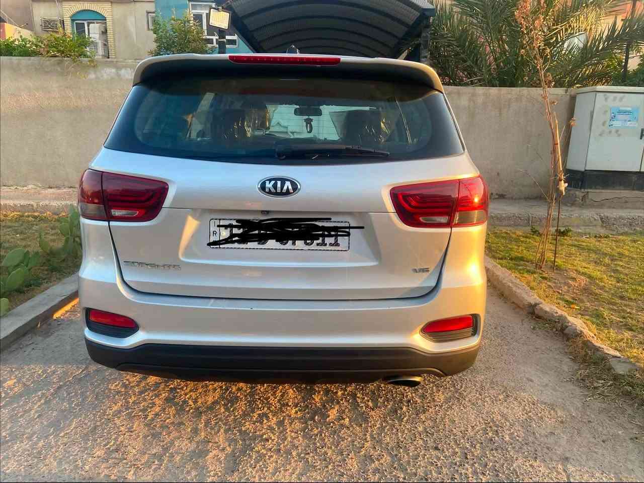 سورنتو ٢٠١٩ سته سلندر وار امريكي حادثها دعاميه فقط 
بدون دواخل بدون ايرباك 
بيها بارد فقط باب الصدر 
ماشيه ١٣٣ سياره كامله مناقصها شي 
رقم بغداد جديد هزه جديده 
السعر ١٨٠ قابل للتفاوض 
للاستفسار اكثر 
***********
