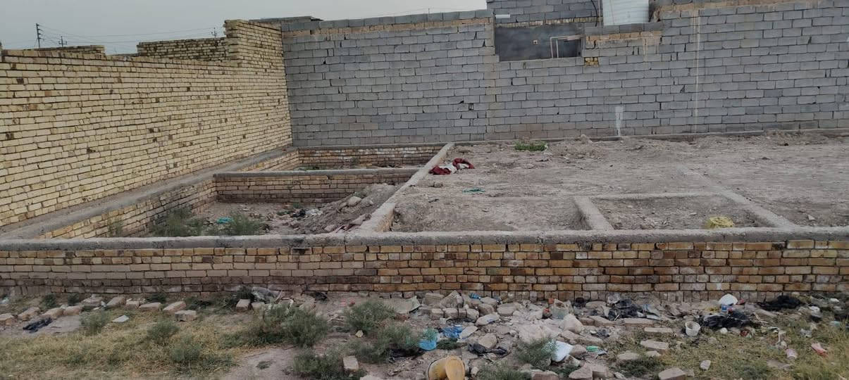 قطعه 195 متر ركن عله شارعين بلفتاحيه بلزراعي  بستان لطيف 
غرفتين وصاله ومطبخ واستقبال حمام داخلي ومجمع صحيات خارجي ومناور تريد تقسمها تصير قطعتين وحده 100 وحده 95 لتواصل ويه صاحب لقطعه ***********
