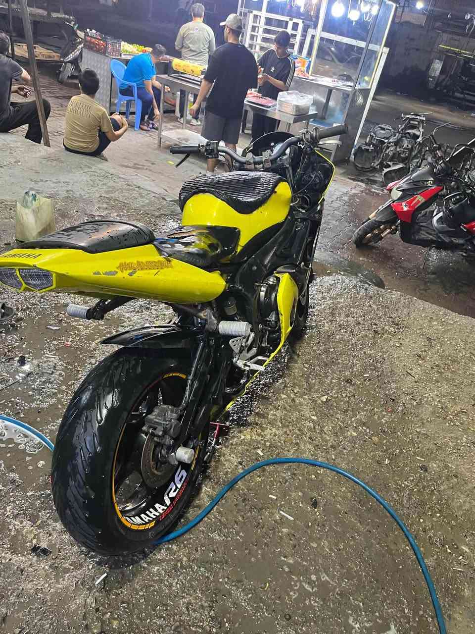 ار سكس R6 مكينه 1000cc لدراجة طفت واني امشي ونتركت شهر كامل كلشي بيها جديد لسعر (600) تره ماكو هيج سعر بس لين محتاج عليها كوم حديد لدراجة مكاني بغداد مدينة لصدر قطاع 21.       ***********
