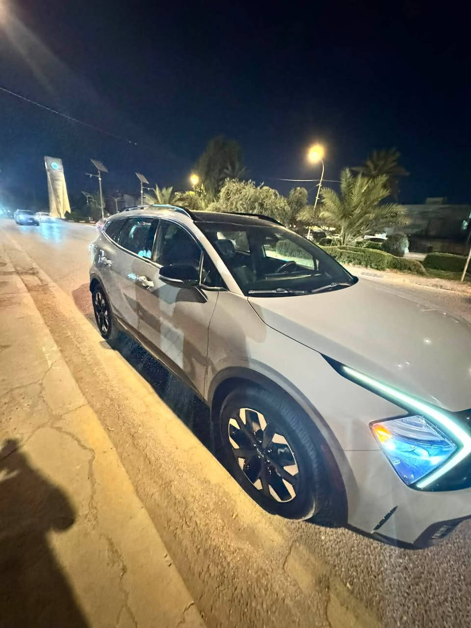 للبيع (كيا سبورتج 2023 فول مواصفات X-Line)
 الموديل: 2023
 الفئة: X-Line (وارد أمريكي)
 الضرر: خفيف جداً والايرباكات سليمة (سيارة نظيفة وصافية)
 الممشى (العداد): 84,000 كم
 المحرك: 2500 
أالمواصفات:
 تصميم X-Line الخارجي المميز بلمسات الأفرود
 فتحة سقف (بانوراما)
 شاشة كبيرة متطورة
 كشنات جلد أصلية
 فول مواصفات بصمة وبدون أي نقص
ملاحظة: السيارة ماشاء الله نظيفة جداً وخالية من أي نقص وجاهزة للدوام أو الفحص.
 السعر: 21,000 دولار (210 ورقة وبيها مجال بسيط )
 للإتصال أو التواصل عبر الواتساب:
***********
