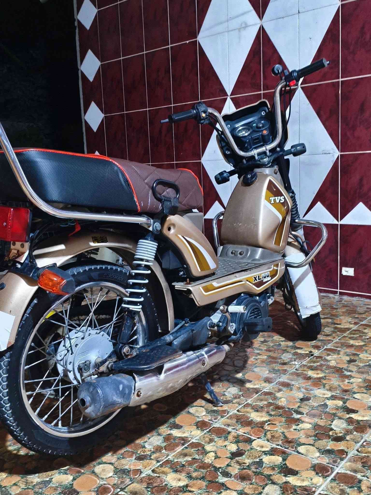 سلام علیکم
TVS XL100 Comfort للبيع دراجة وكاله معرض الماهر موديل 2023

دراجه كفاله عامه كهربائيات شغاله %100 شلعه ومعدل نضيفه مرتبه مال جناي على كد روحه وجيه اقتصاديه کلش ابد متصرف بانزين مابيها اي عطلات
( عنوان ديالى قضاء الخالص)السعر مطلوب 975 وقابل للتفاوض للاستفسار يرجى الاتصال على هذا

*********** الرقم
@إشارة
