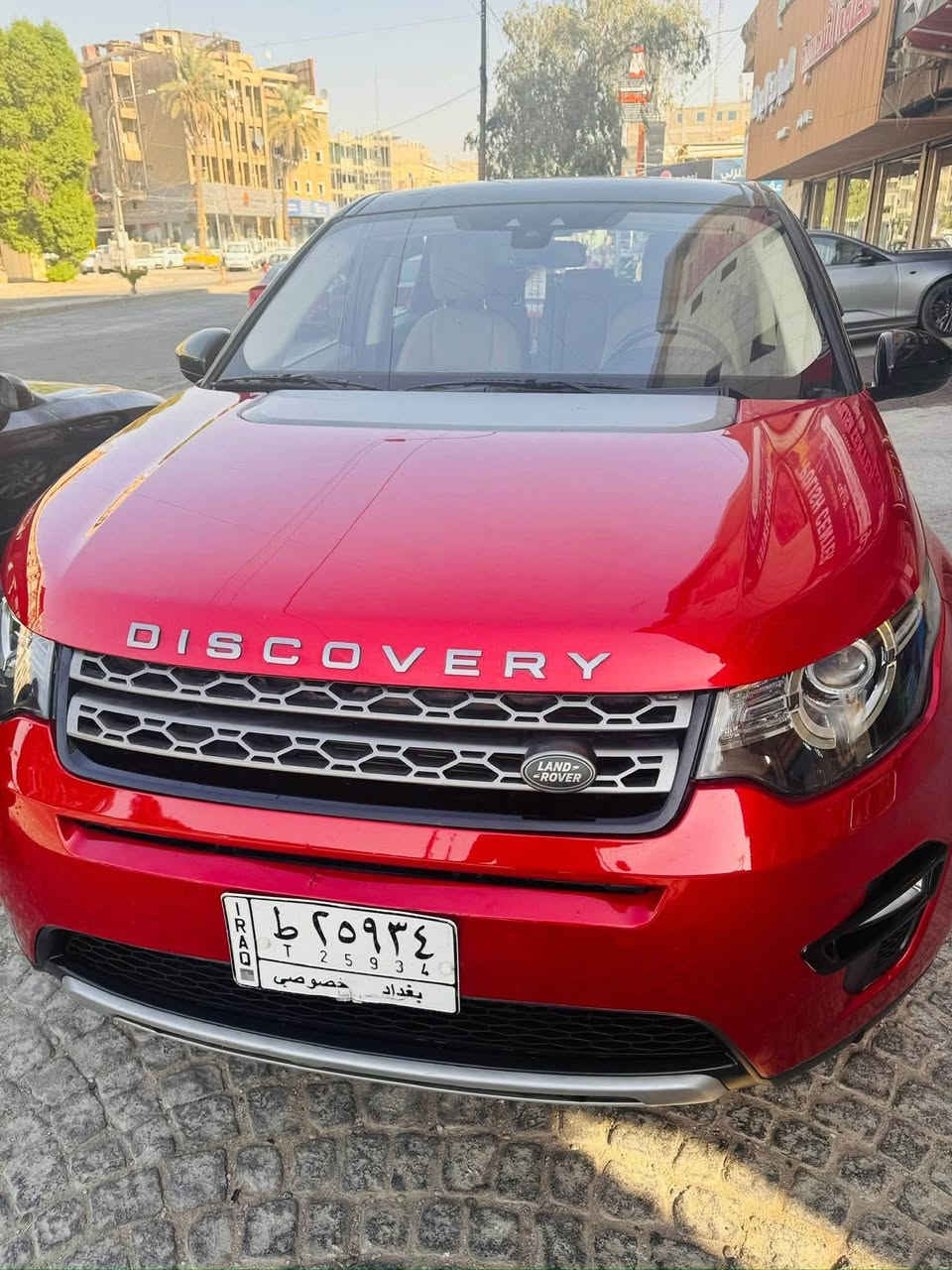لاند روفر دسكفري سبورت خليجي وكاله سردار  ٢٠١٥  
‎فول مواصفات
‎حساسات امامي خلفي 
كاميرا خلفيه
‎كشافات ضباب امامي خلفي
‎صندوك كهرباء
‎محرك 2000cc Turbo
‎ليد نهاري
‎كشنات جلد
‎كشنات كهرباء كشن السائق  وكشن الصدر
‎حساس مرآة جانبيات
‎ترحيب لد تحت المرآة الجانبيات عند فتح السيارة
‎طي المرايات الاماية عند غلق الابواب والنزول من السيارة
‎حساس جامة امامية لمياه الامطار تشتغل الماسحات لوحدها
‎قمارة بانوراما كاملة على طولها
‎مري شفط
‎ويل كب حجم ٢٠
‎اشارات بالمري
‎نظام سبورت للتسارع مع شفتات للقيادة خلف الستيرن
‎نظام كروز سرعة للطرق الخارجية مع امكانية القيادة باليد للبانزين والسرعة 
‎تحكم ستيرن كامل 
‎وبعد مواصفات بيها
‎نضام صوت مرديان جدا مميز
  ماشيه ٩٦ الف ونص كيلو قابل للزيادة
السعر ١٦،٥٠٠ الف دولار 
يعني ١٦٥ ورقه 
رقم بغداد الماني مكان السياره بغداد الدوره حي الصحة او الكراده للاتصال ***********
البانوراما بيها فطر بس مماثره عل سياره ولا ينزل وي او مطر
