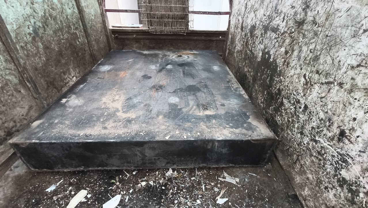 ئەو تەنکێ بۆفرۆشتن لۆک بەکارنەهاتوە 
قەیاسی 1مەتر بە 1مەترو25 
پلێتی قەویە
سعری 100هەزار
***********
