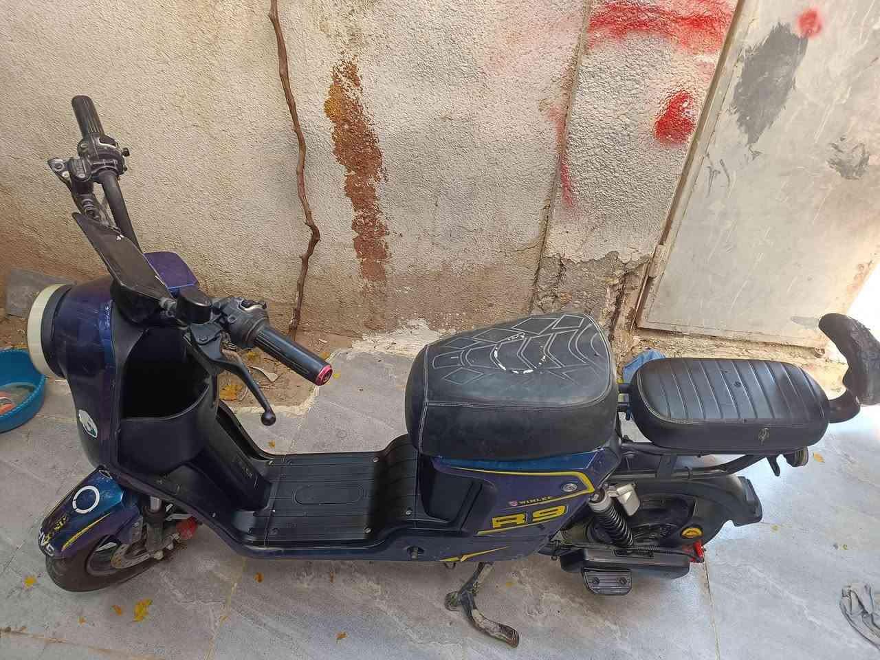 السلام عليكم اخوان دراجه للبيع شغاله كل شيء ما بيها بس بطاريات ما بيها فقط شد لها بطاريات السعر 200 بها مجال قليل كلش*********** مكاني نجف شارع المطار القديم
