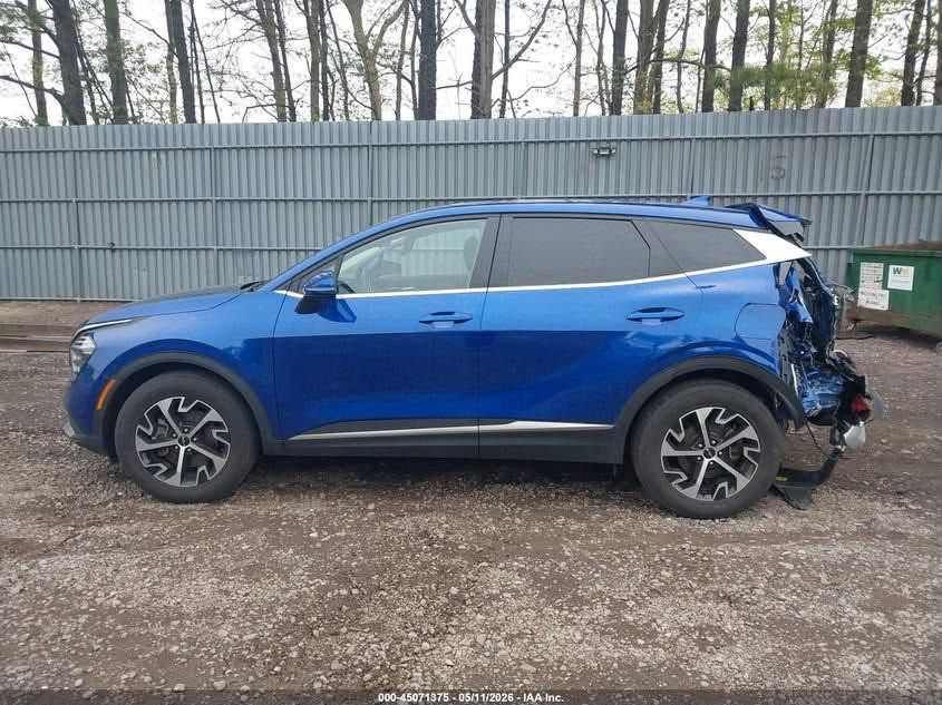 للبيع: كيا سبورتاج EX موديل 2025
المواصفات والتفاصيل:
 النوع: كيا سبورتاج (Kia Sportage)
 الفئة: EX
 الموديل: 2025
 اللون: نيلي / أزرق مميز
 المسافة المقطوعة: 9,634 ميل فقط (السيارة بحالة شبه جديدة)
 المحرك: 2.5L GDI - المحرك والجير بحالة ممتازة
 الإيرباك: بدون إيرباك
 الداخلية: جلد أسود نظيفة جداً بحالة الشركة، مع الشاشة والأنظمة الحديثة
حالة السيارة والضربة:
 الضرب بالجهة الخلفية (الجاملغ والجام الخلفي والبقلاوة).
 المقدمة، المحرك، والجانب الأيمن سليمين تماماً بدون أي ضرر.
السعر ورقم التواصل:
 السعر: 16,750 $ (167 ورقة)
 رقم الهاتف: ***********
