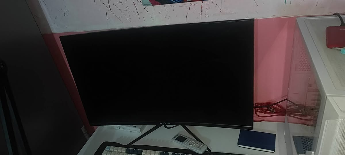 سلام عليكم للبيع شاشة AJVXY
2k 27 165 hz curved ips 1ms 
الشاشة نضافتها 99% للامانة شاشة مرتبة وسبب البيع اريد اخذ اصغر لان العب تنافس اونلاين وهاي جبيرة علية 
السعر 225 علما الحديدة 375 متوفر توصيل 
*********** واتس
