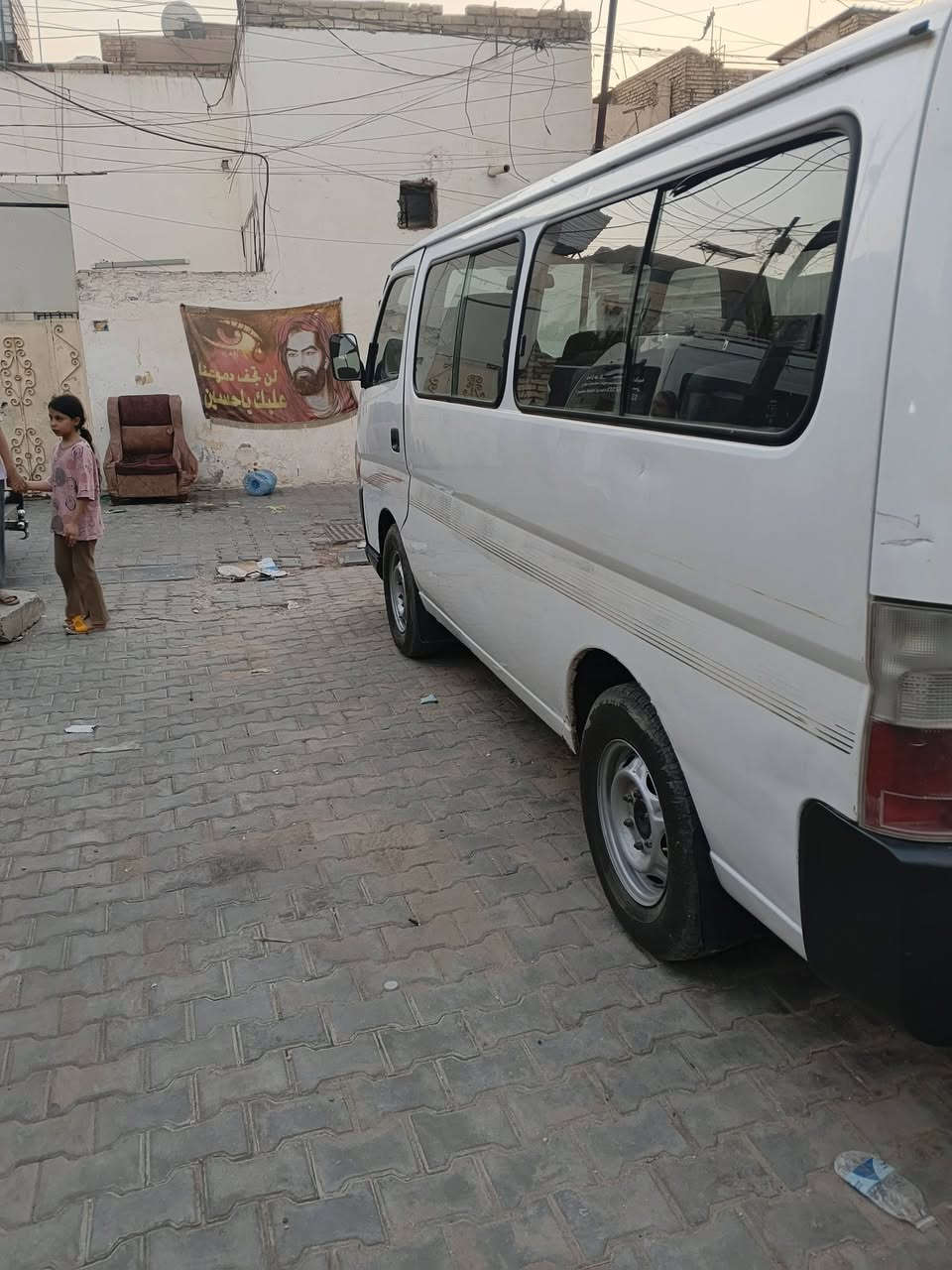سلام عليكم نيسان يورفان للبيع ٢٠٠٩ ***********
