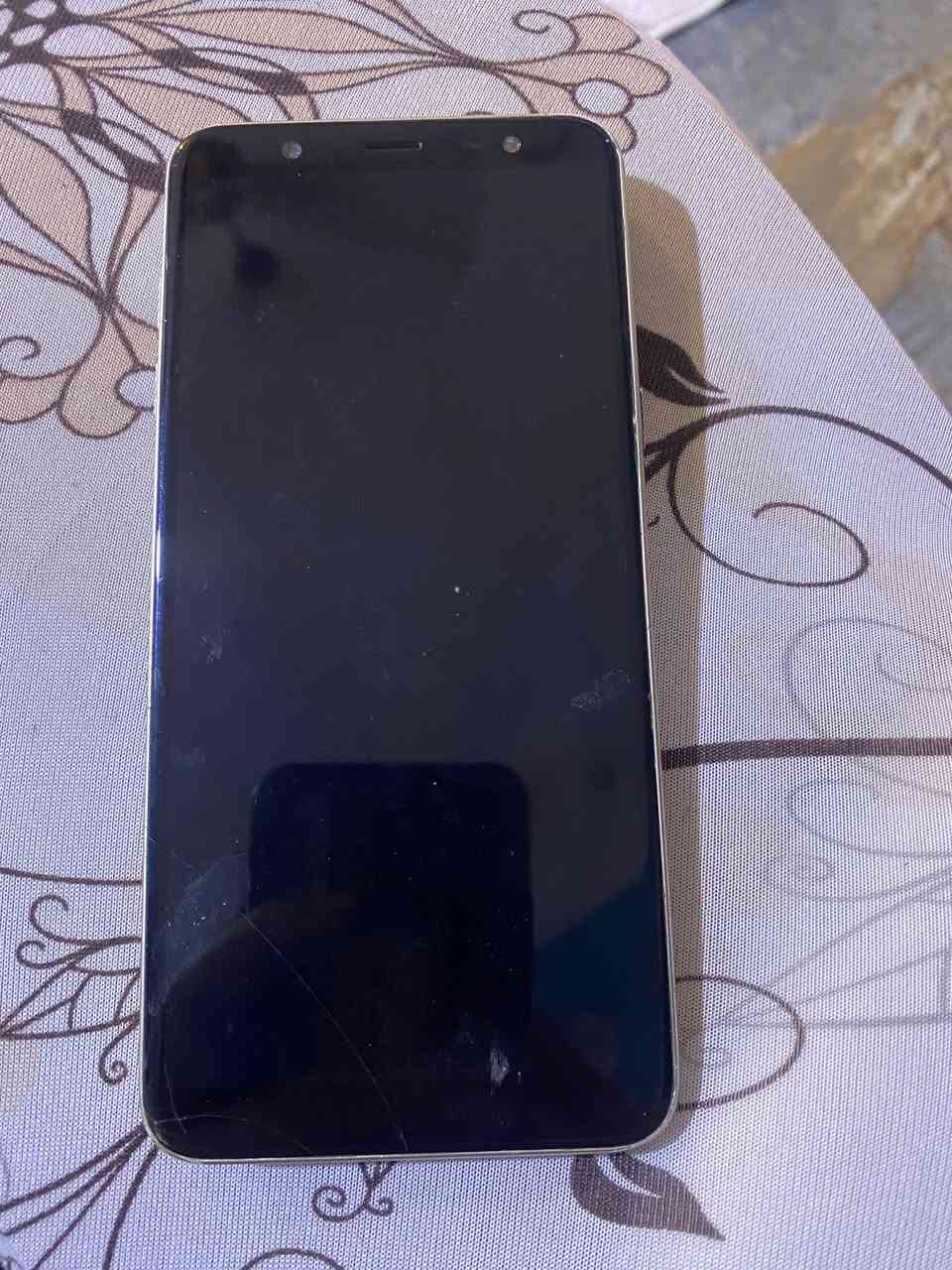 سامسونج جي 8 الجهاز برغي ما مفتوح بيه كله على وضع الشركه
السعر 70 وبيه مجال بسيط 

البصره ***********
