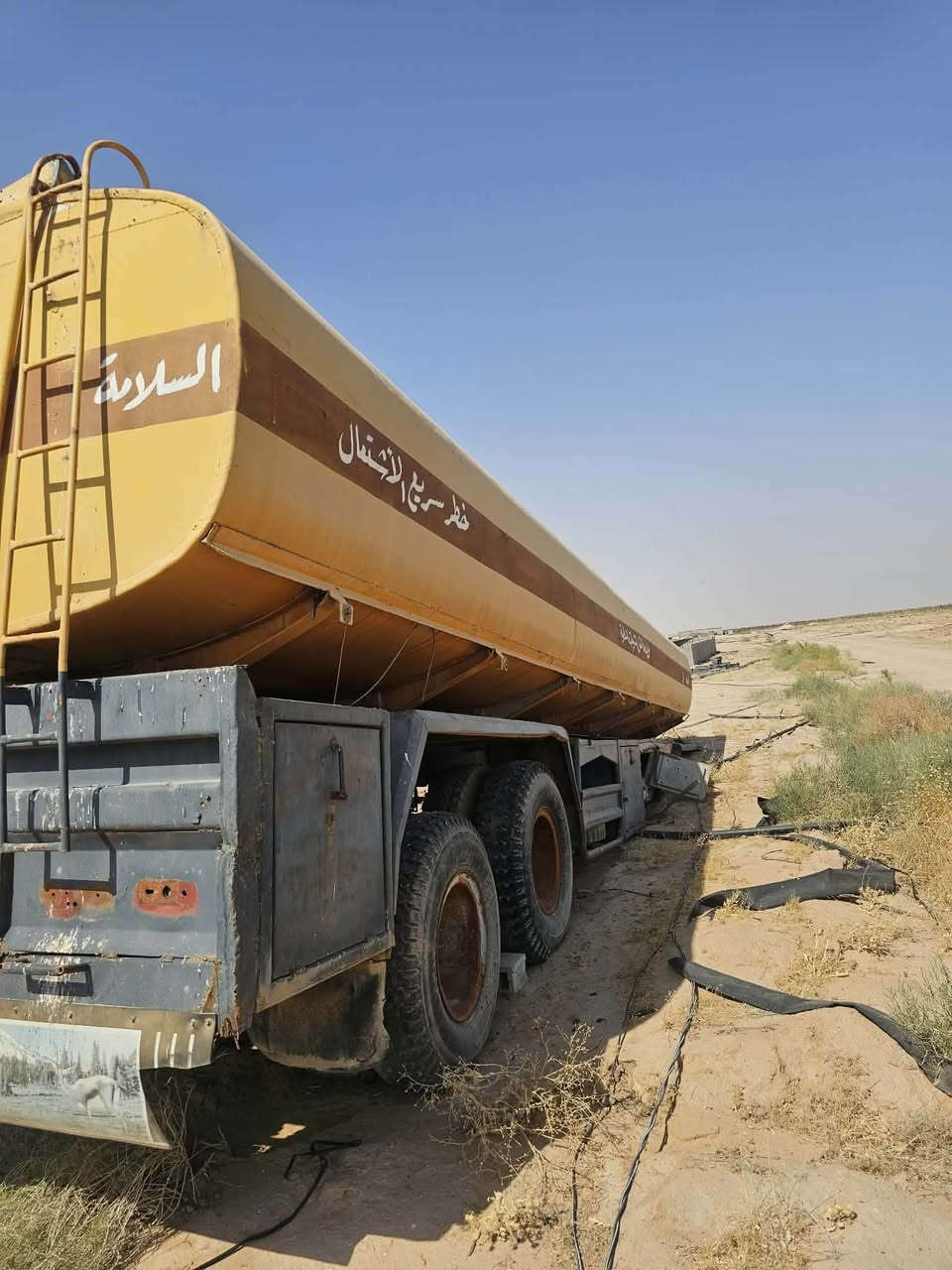 السلام عليكم   تانكي صهريج سعر 36000 لتر نظيف تايرات جديدة فقط الأرجل مكسورة ***********  السعر 22 ورقة مكانة بالنجف على الخط الاستراتيجي
