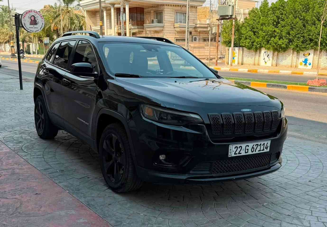 السلام عليكم للبيع جيب بزون لمتدد فول موصفات 2019وارد امريكي حادثهه كلش بسيط جاملغ وبنيد بدون دواخل بدون ايرباك الحادث والسونار مرفوق بل منشور رقم اربيل الجديد سنويه جديده وهزه جديده محرك 6سلندر السياره جديده وجاهزه كير محرك حداده تخم تاير تبريد 
رايدهه ب 128وبيهه مجال بسيط 
للستفسار الاتصال *********** مكانهه ميسان حي الصحفين
