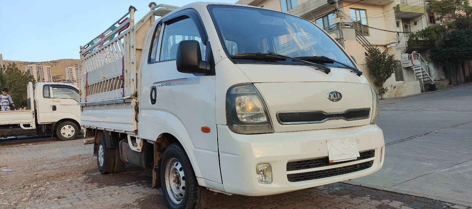سەرەتابەناوی خوا 
کیا بیلاد 2009
سعری 60گەڵا 
3000 سۆپەر مەکینە ڕەش
بریکی بەسراوە
کارەبای بەسراوە 
ناو بودی بەسراوە 
دەق
عمی بەسراوە 
چەم چەی جەلال حەداد
6تایەی لوک 
دەبڵ سپێری لە گەڵە
***********
***********
