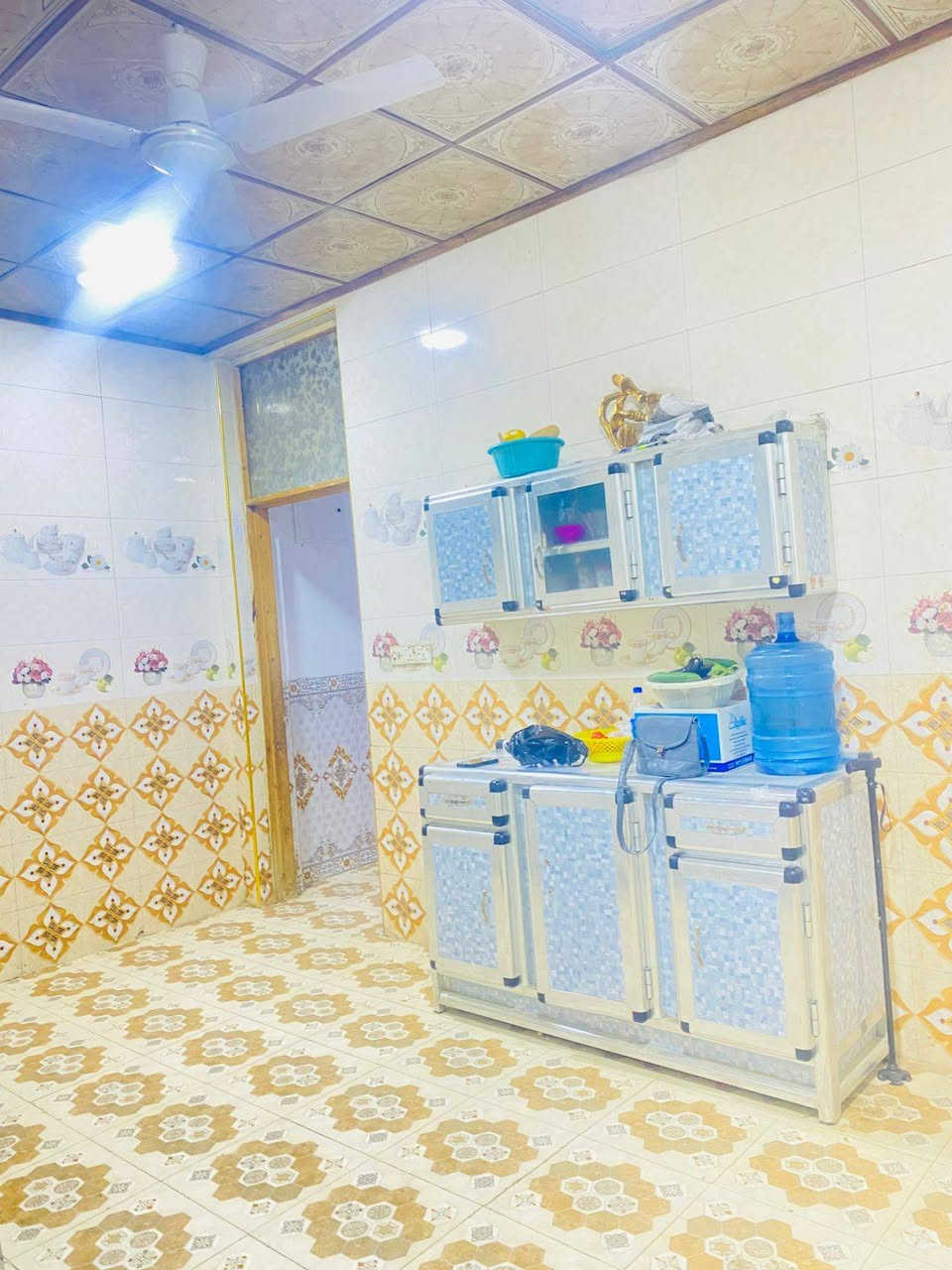 🏠 دار للبيع – شارع 80 نجف

📍 موقع مميز جداً، يبعد عن الشارع العام حوالي 10 أمتار فقط.

🔹 المساحة: 125م²
🔹 السند: طابو صرف
🔹 الموقع: ركن
🔹 الواجهة: 12م
🔹 النزال: 10م
🔹 عرض الشارع: 15م
🔹 سنة البناء: 2023
🔹 توجد طارمة أمام الدار

🏡 الطابق الأرضي:
استقبال + غرفة نوم + هول صغير + مطبخ + حمام داخلي + حمام خارجي.

🏡 الطابق الثاني:
غرفتان نوم + هول كبير + مجمع صحيات.

✨ بناء حديث، موقع ممتاز وقريب جداً من الشارع العام، ومناسب للسكن والاستثمار.

💰 السعر  135 مليون دينار
🤝 والبيع بيه مجال للجادين.

📞 للاستفسار ومعرفة كافة التفاصيل:
مراجعة مكتب الكوثر للعقارات والمقاولات

📱 ***********
📱 *********** واتساب
