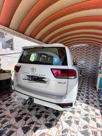 لاندكروز  GXR  موديل.    25 رقم بغداد  ماشيه. 18500 داخل الضمان السيار...