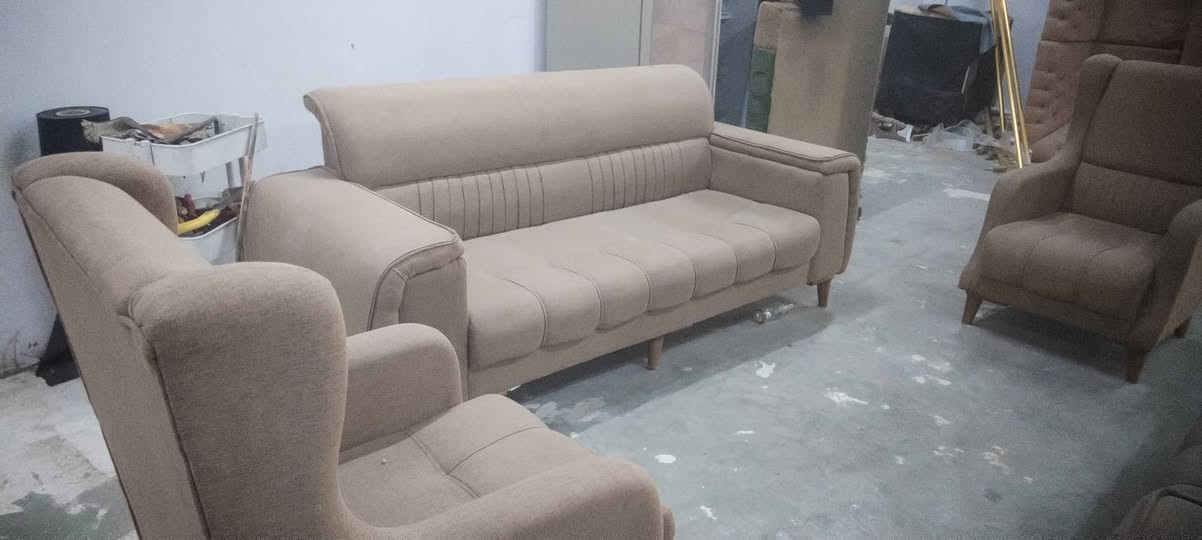 كنب • ٤قطع ٨نفرات • نضيف
