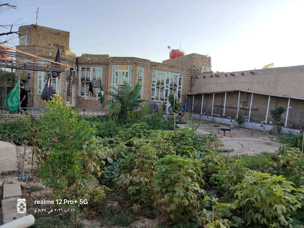 دار للبيع مع قطع مشترك
المساحة الكلية 800

بناء  300  البيت 

مع مساحة 500 القطع 

يحتوي البيت على
ديوانية 10  في 4ونص
صاله 9×4
غرف عدد 3
مطبخ عدد 2  حار و بارد 

المكان المجر الكبير 
بداية القرية أبو العلاء 
اللاستفسار 
***********