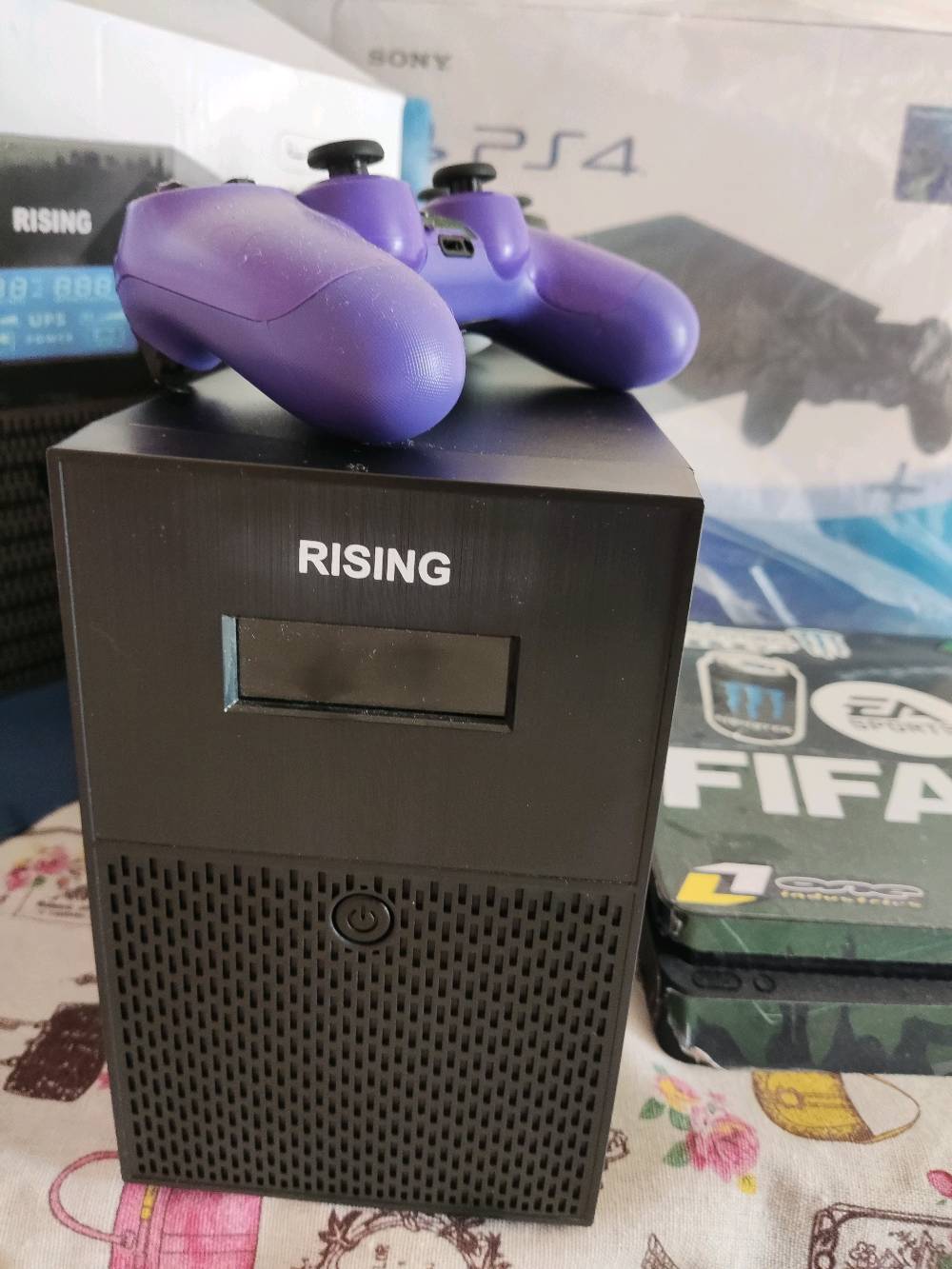 السلام عليكم 
بلي فور سلم مهكر 
نظافة 💯 
لوك ستيكر 
مع UPS RISING (2000) 

التواصل خاص 
او الاتصال على *********** 
او واتساب *********** 
عنواني ديالى بعقوبة
شنو سعة التخزين بالـ PS4 السليم؟ 500GB لو 1TB؟: 
500
كم يد تحكم مرفقة ويا الجهاز؟ وهل الأصليّة كلها شغالة زين؟: 
2
هل وياه كل الملحقات والكارتونات مثل الشاحن، السلك، والقاعدة؟: 
نعم
السعر قابل للتفاوض لو ثابت؟ وهل متوفر توصيل داخل ديالى أو لباقي المحافظات؟: 
قابل للتفاوض