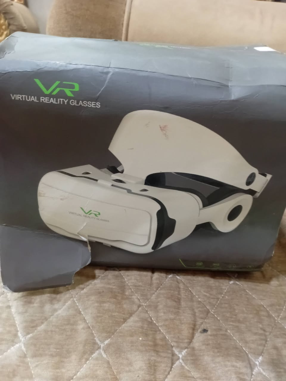 نضارات واقع افتراضي vr وياها سماعه وريمونت السماعه مدموجه ويه النضاره ما مستعمله جديده سعره 25الاف هذه رقمي ***********
