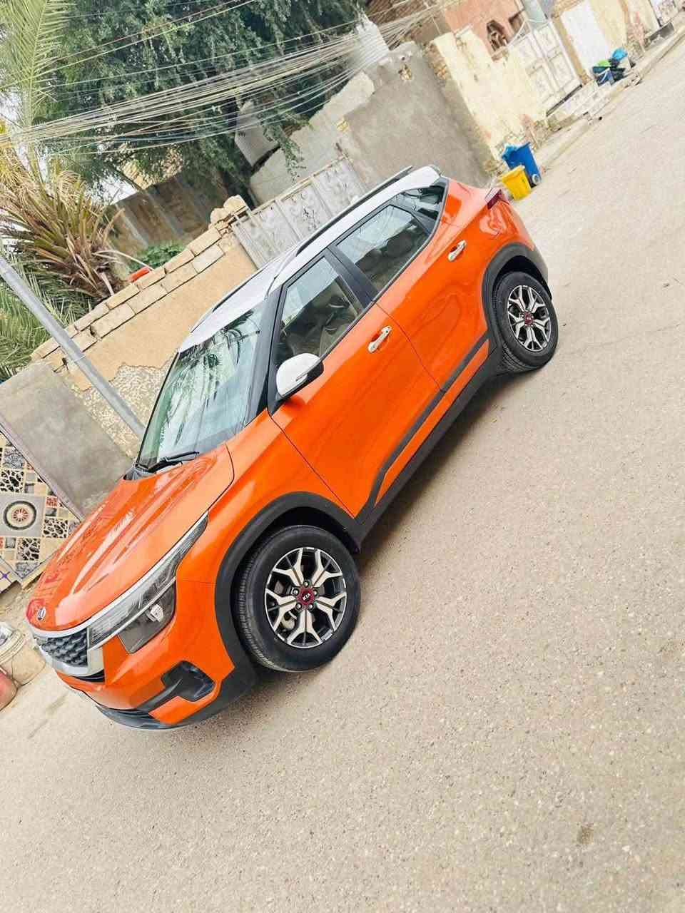 موديل 20
السعر 130 
ماشيه 81 الف 
خليجي 
ضربته جاملغ جه لسايق 
ولبنيد مصبوغ بس بدون ضربه 
وبيه كد شبر بارد ب لباب همات جه لسايق 
***********

