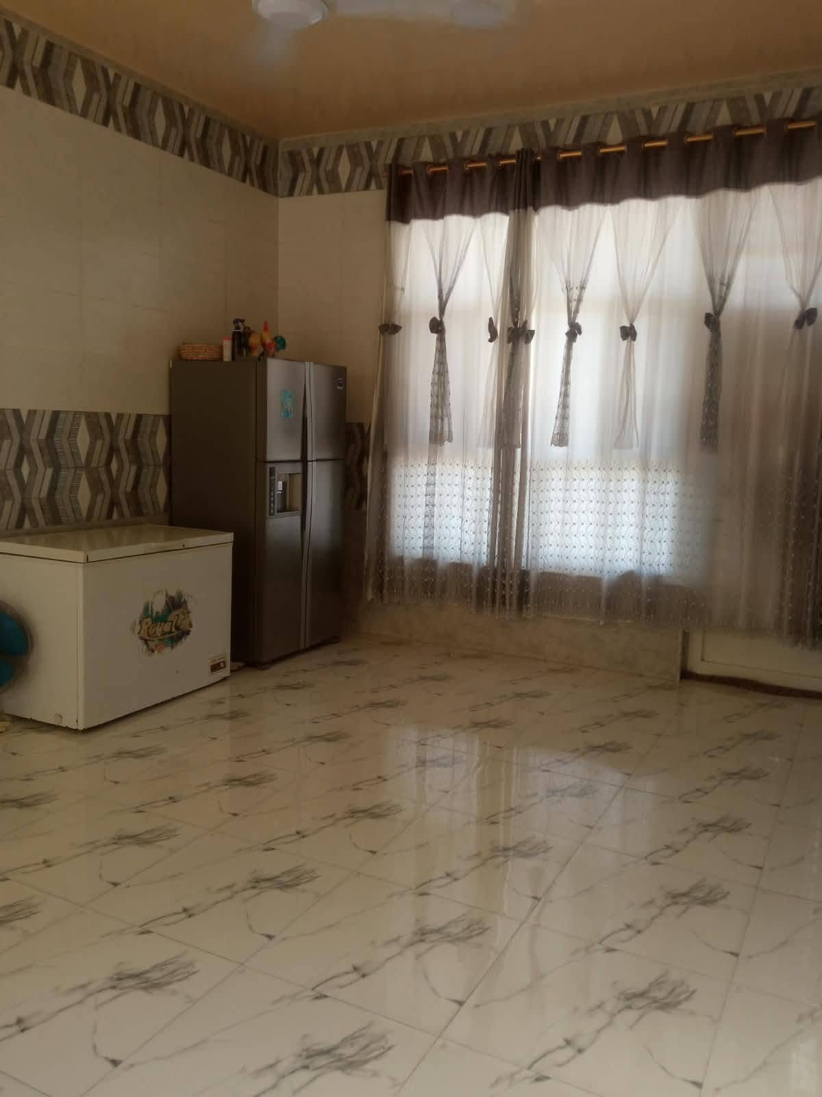سلام عليكم ارض للبيع مع دار مساحة لارض 4000 متر 
مساحة الدار 250متر بناء حديث طابوزراعي سند25
موقع الارض بابل شارع بزل حجي منطقة ابوعرايس واجهه 25متر ع تبليط ولباقي نزال قريبه جدأ من بزل حجي علي تفاصيل اكثر خاص وتصال 
***********اتصال 
***********وتساب
