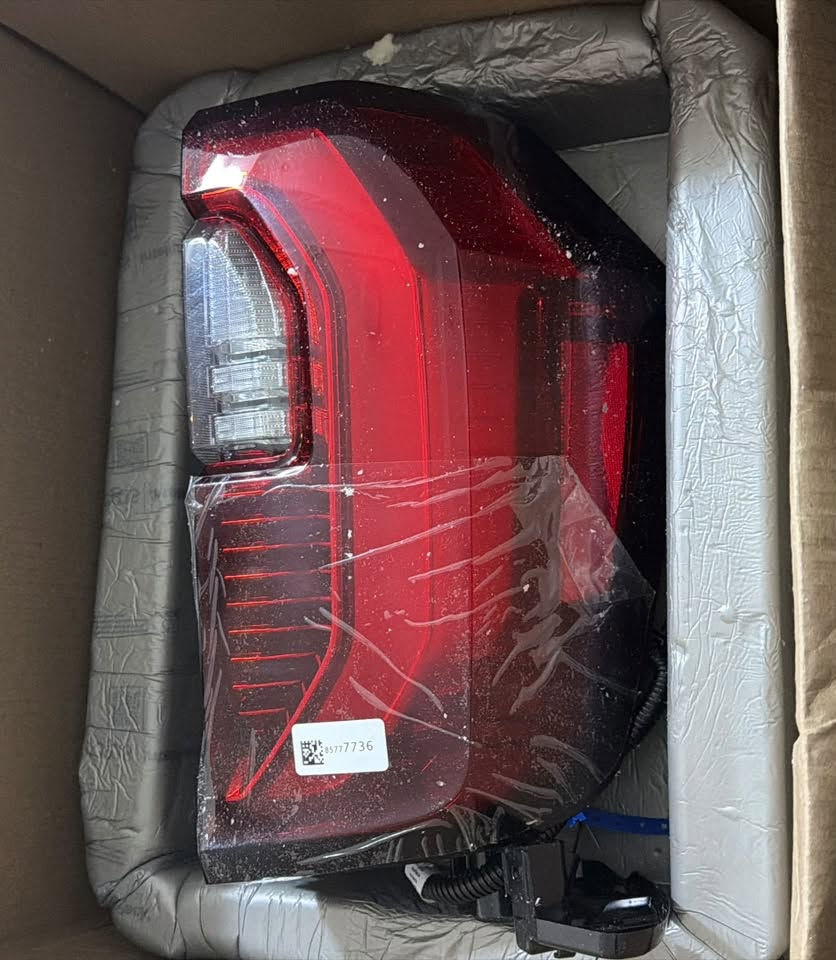 يالله تم وصول غراض 
#تاهو
#جمسي
#كديلاك
جمله مفرد للستفسار الاتصال 
***********
***********

نص مكتوب في الصور:
- OEM PARTS WAREHOUSE
