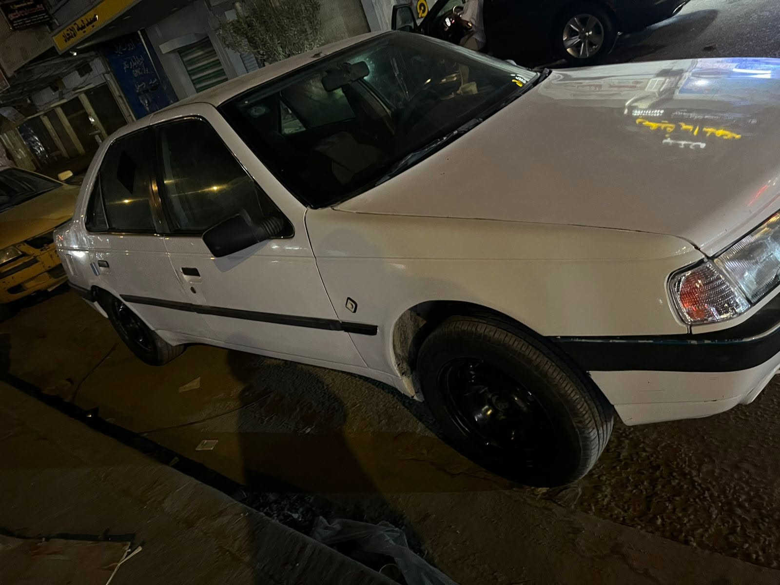 السلام عليكم بيجو GLX موديل 2009 
كامله مكمله تبريدها ثلج تحويل مباشر 
السعر ٣١ وبيها مجال للشراي 
الاتصال بالرقم 
***********
مكانها بغداد
