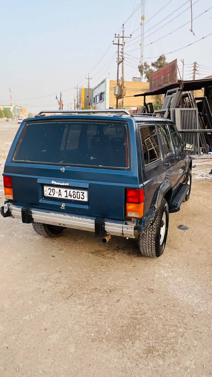 السلام عليكم جيب شيروكي موديل 1991
محور 3000 كير ومكينه خير من الله تخم تاير جديد  الرقم الجديد شرط شراي تحويل ثاني يوم 
صاحب سياره موجود يمي لا خياسات ولا دعمه قويه صبغتها جمالي مكان السياره الناصريه اسكان الصناعي سعر 35 وبيها مجال حگ الجيه 
***********
