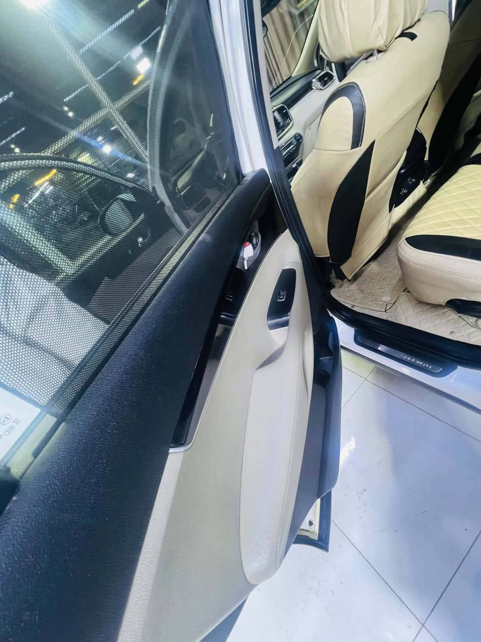 السلام عليكم 
🛑سورنتو ٢٠٢٠ خليجي فول  عدا تتدفئه الكشنات رقم بغداد
🛑مغلفه ppf 400$
🛑مكينه٦سلندر 
🛑فتحت سقف قطعتين 
🛑شاشه دوراه كبيره 
🛑كشنات كهرباء 
🛑فول تحكم استيرن  
🛑 جنطه كهرباء 
🛑حساس امامي خلفي 
🛑مري شفط 
🛑بصمه ابواب 
🛑السونر موجود بالصور سياره سياره كلش نظيفه 

◼️بابل

⭕️السياره جاهزه من كلشي ومن كل نواحي 
يعني ما تصرف عليها اي شي. 💯

سعر ٢٤٠

‏‭***********‬
‏‭***********
