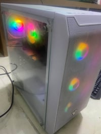 معالج i5-10400 • كرت RX 7600 • ١٦ جيجا رام